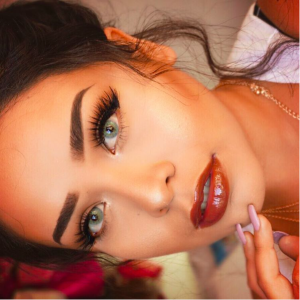 Bold and beautiful lashes on @alvajay