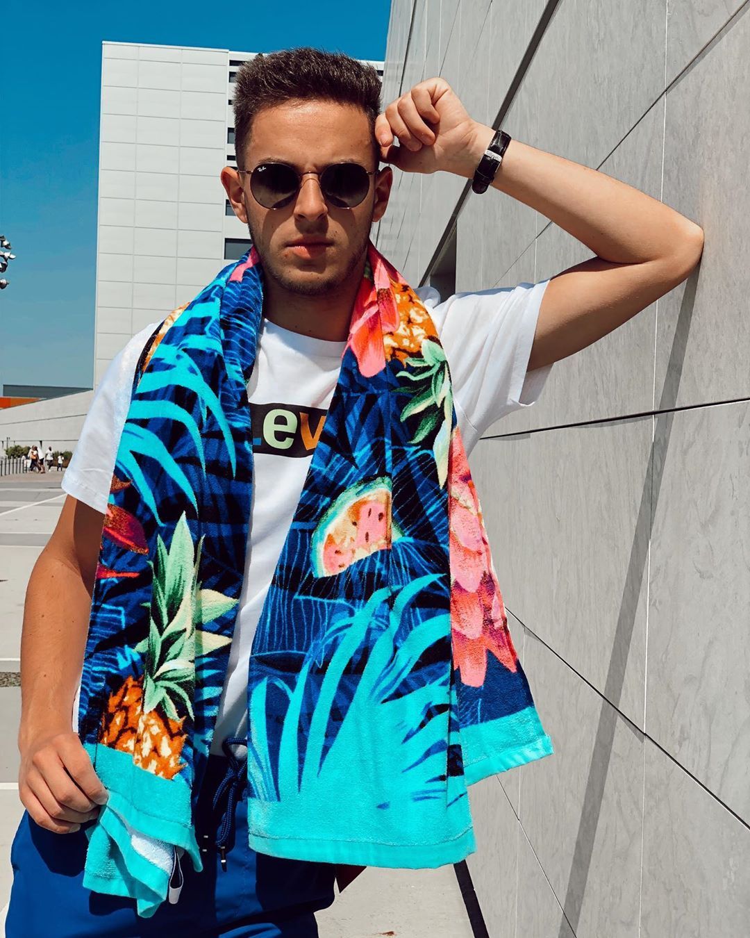 Cabaia Cabaïa réinvente les accessoires et vêtements pour les femmes, hommes et enfants : Bonnets, Écharpes, Chaussettes, Tongs, Serviettes de plage, Sacs