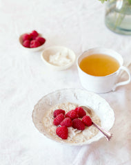 KOKOS-PORRIDGE MIT HIMBEEREN 