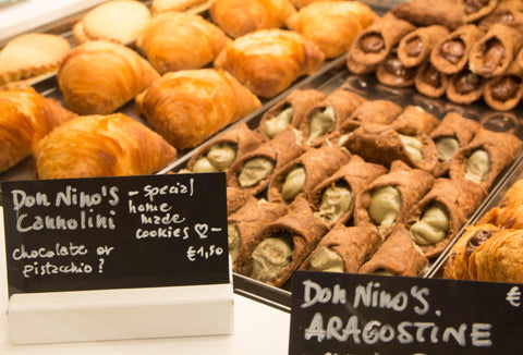 cannolis: what to eat in italy