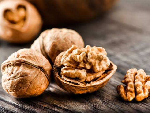 Walnuts healthy snack good for skin