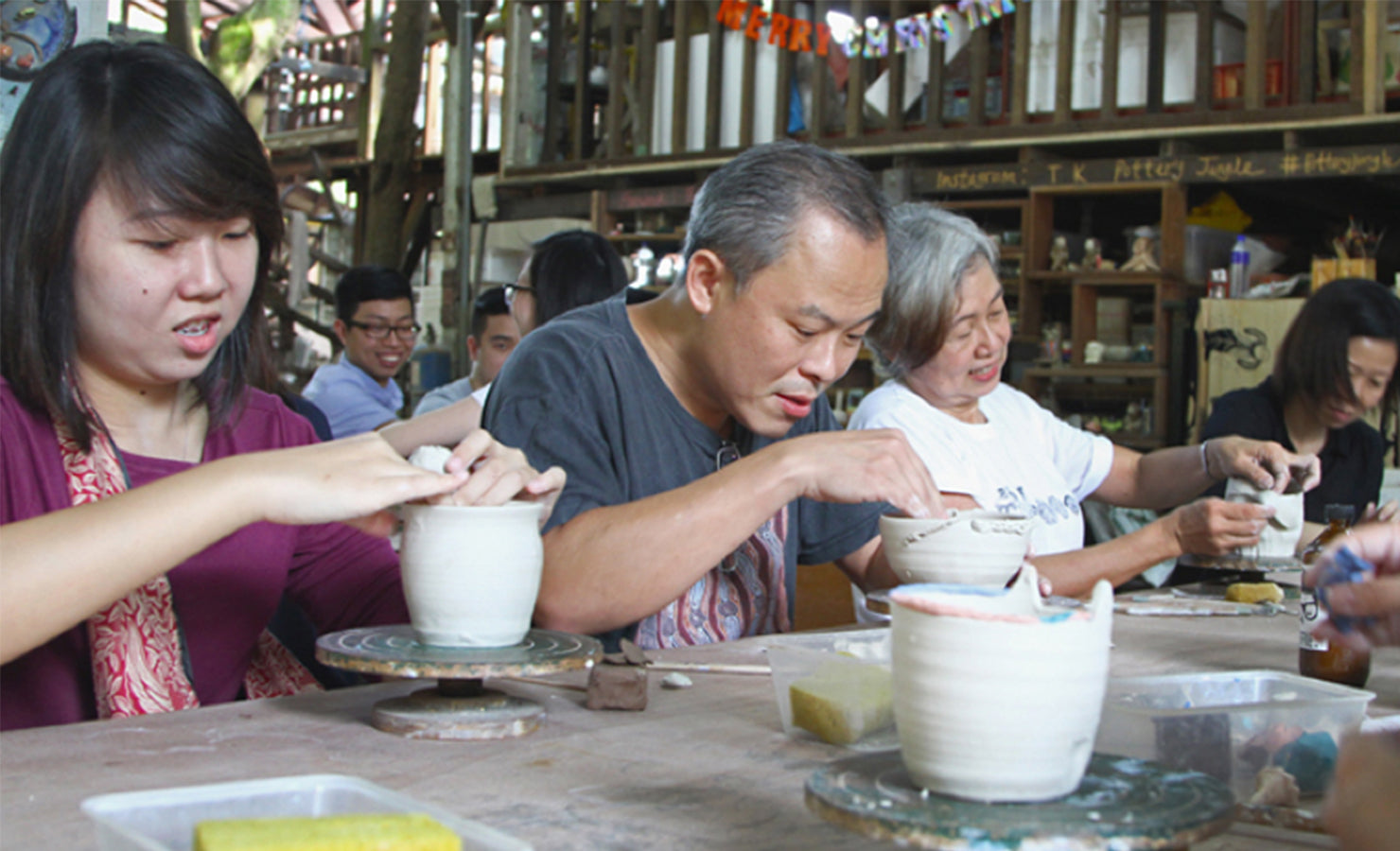 09-pottery-class-with-mum