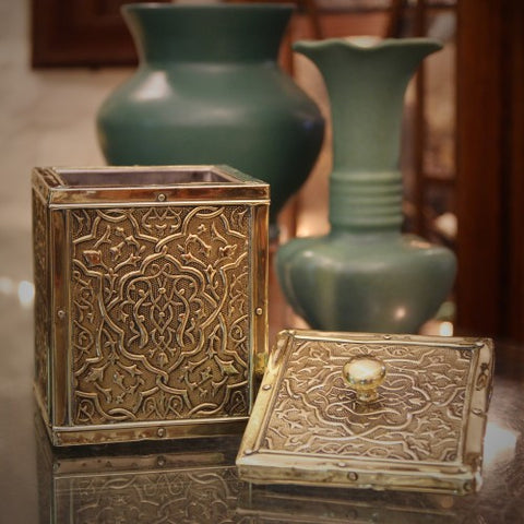 Victorian English Tea Caddy with Orientalist Hammered Brass Decoration (LEO Design)