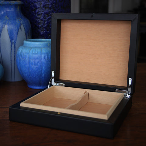 Spanish Calfskin Humidor Box (for 12 to 18 cigars) with Spanish Cedar Lining (LEO Design)