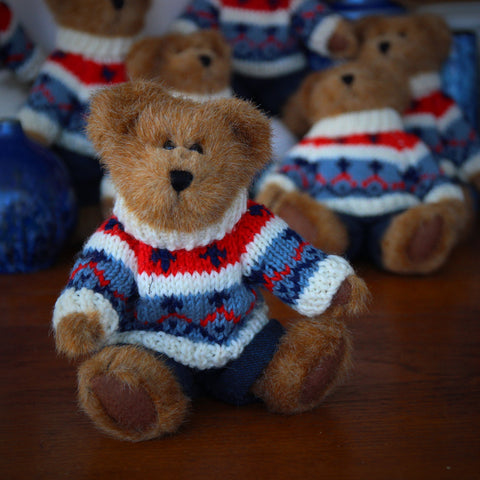 Little Teddy Bear with Knitted Ski Sweater (LEO Design)