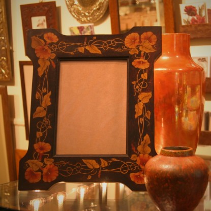 English Arts & Crafts Photo Frame with Hand-Painted Morning Glory Decoration (LEO Design)