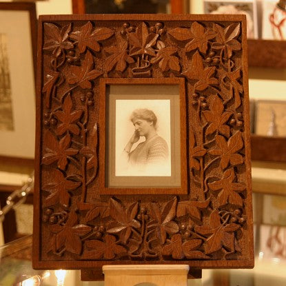 English Arts & Crafts Oak Photo Frame with Deeply-Carved Botanical Decoration (LEO Design)