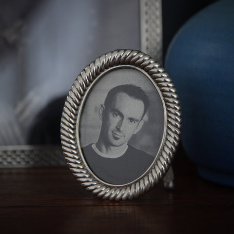 Small Cast Pewter Oval Photo Frame with Heavy Swirling Ribbing (LEO Design)