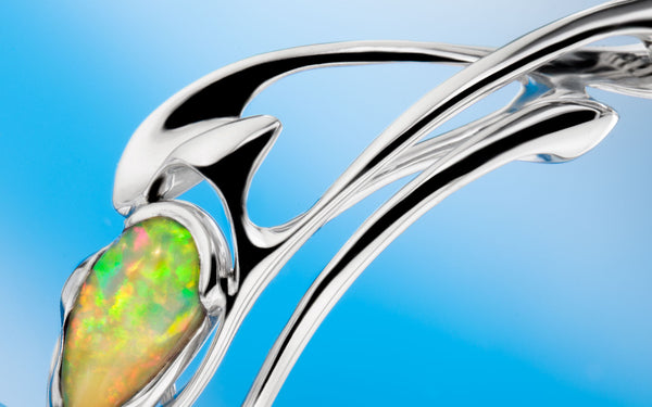 Design pendant with opal