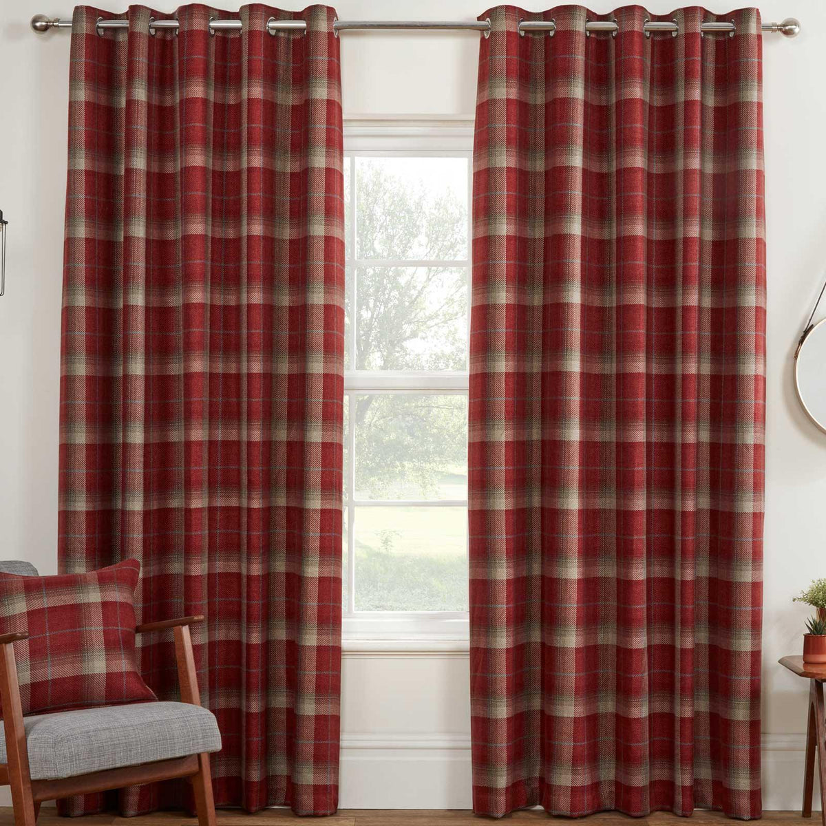 Carnoustie Thermal Blackout Lined Eyelet Curtains Red – Ideal