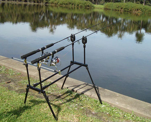 Fishing for carp with two 802 light combo's mounted on a rod pod