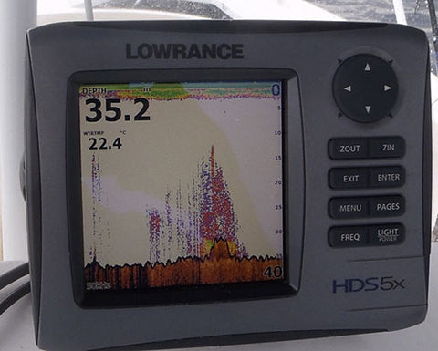 Good mark showing on a Lowrance sounder over an underwater structure