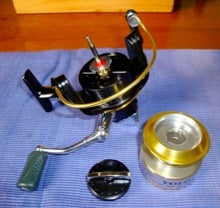 Remove the spool and drag knob from base of fishing reel