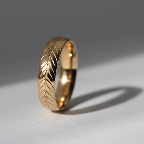 Feather-Engraved-Wedding-Band