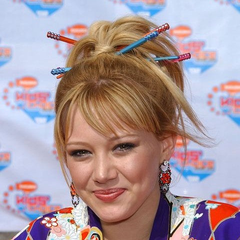 Hilary Duff wearing hair sticks chopsticks in her messy bun circa 2000