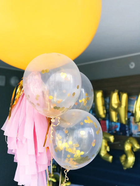 gold confetti balloons - final fiesta