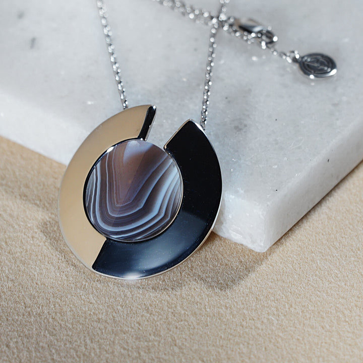 Agate necklace by Gems In Style. 925 Sterling Silver, Rhodium plating. Modern minimalist jewellery