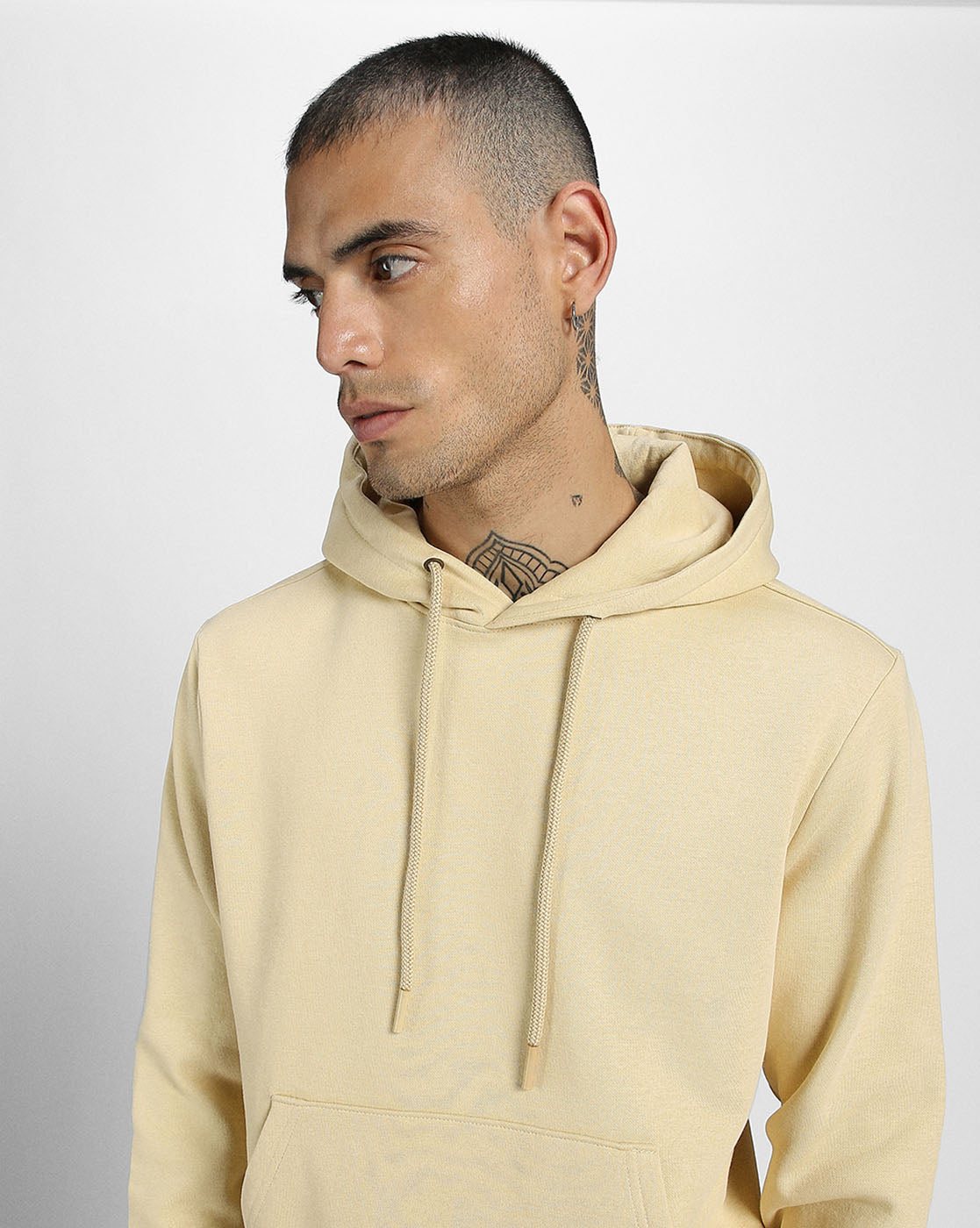 Everyday Comfort: Men's Beige Regular Solid Hoodie Veirdo