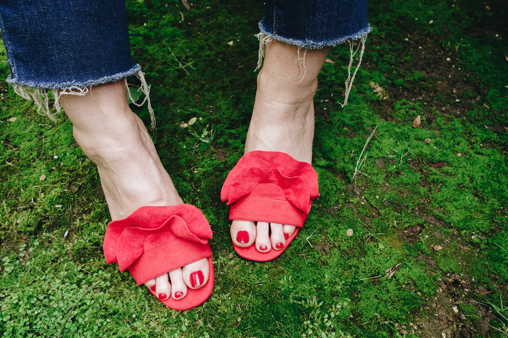 model wearing red ruffle who what wear target Zadie sandals on moss with frayed jeans