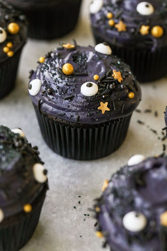 halloween cupcakes with black cream cheese frosting