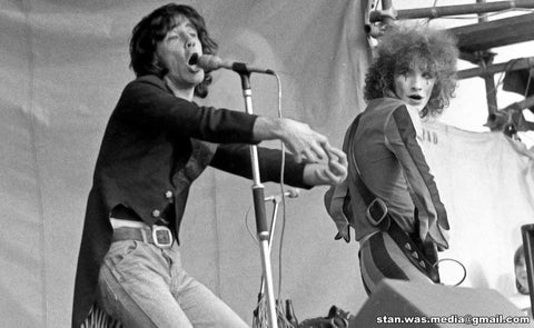 Alex Harvey and Zal Cleminson on stage at Reading 73