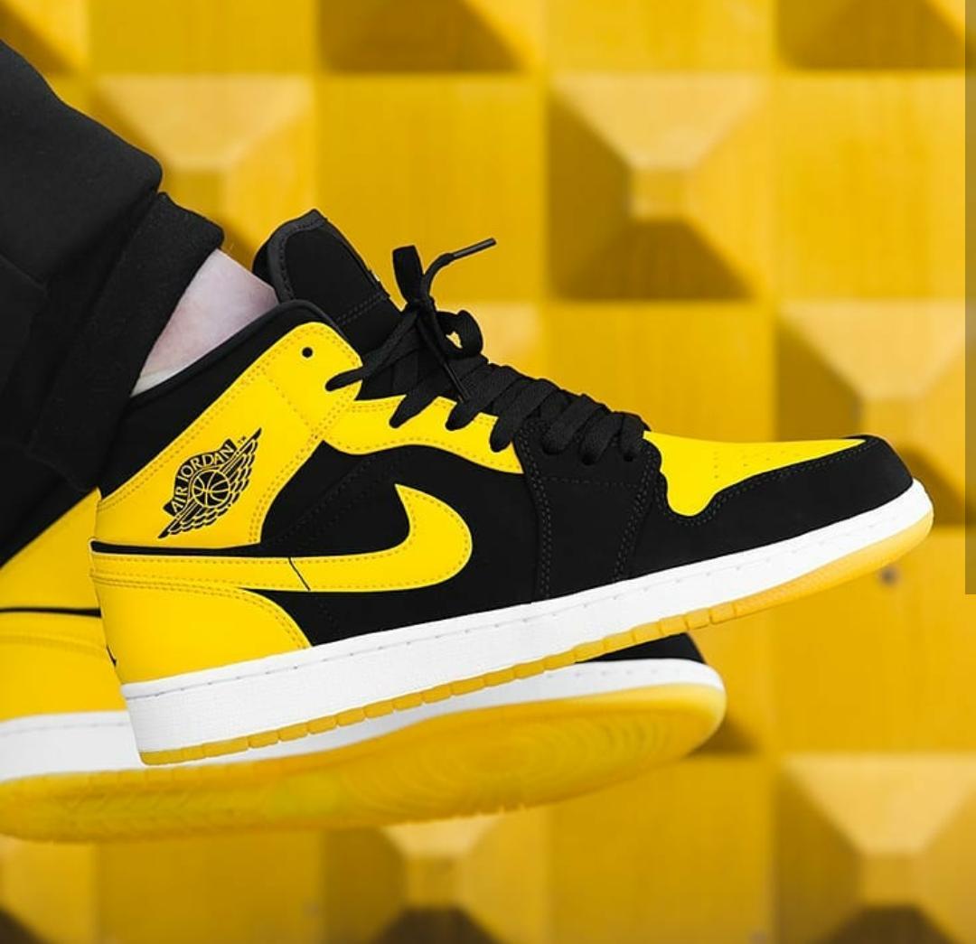 tenis jordan amarillo con negro