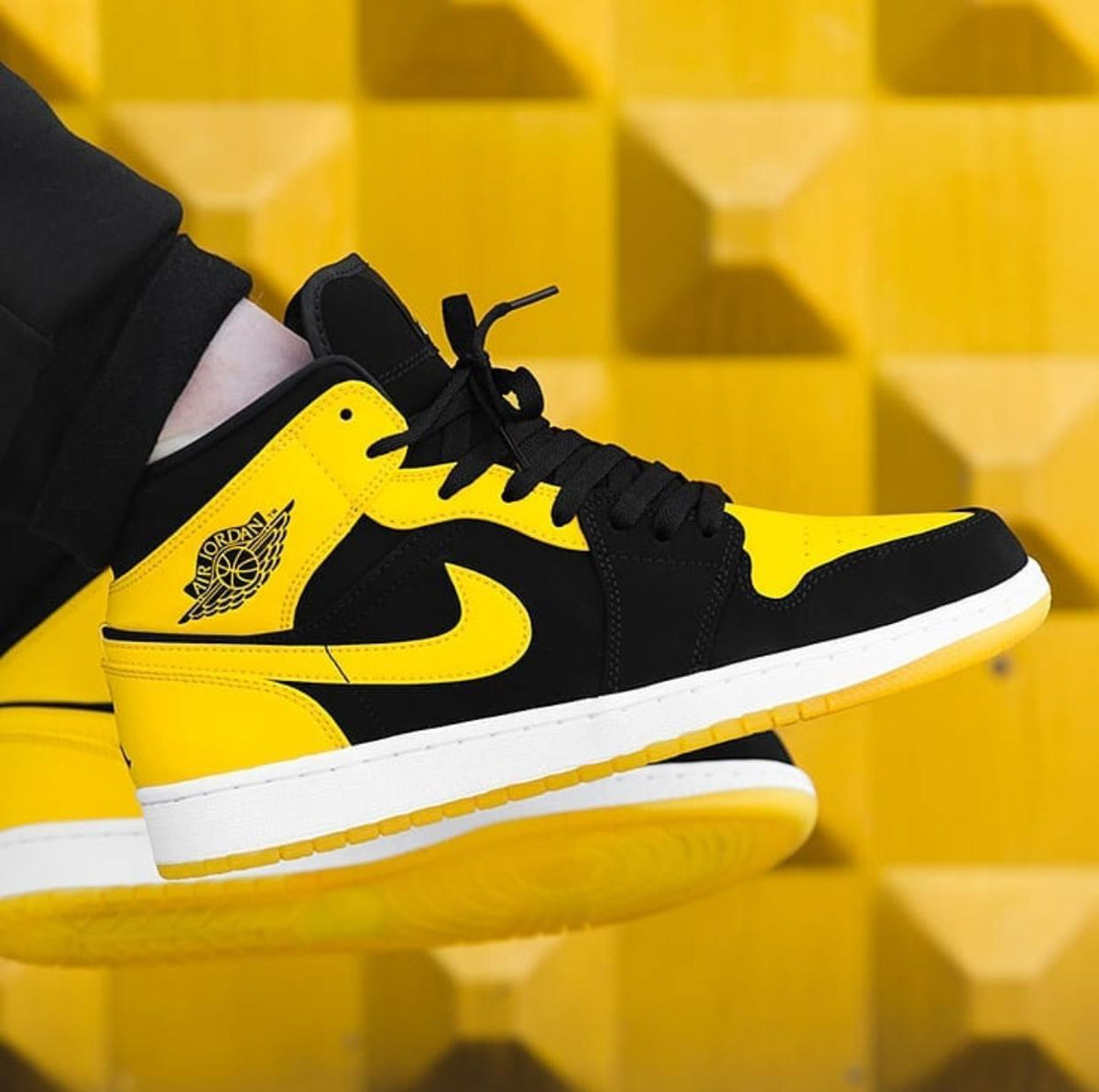 nike jordan retro 1 amarillo