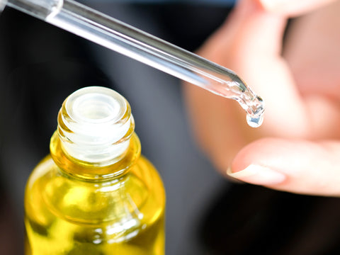 How to apply Vitamin E oil to your face