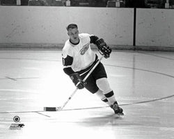 Gordie Howe "Red Wings Classic" (c.1961) Detroit Red Wings Premium Poster Print - Photofile