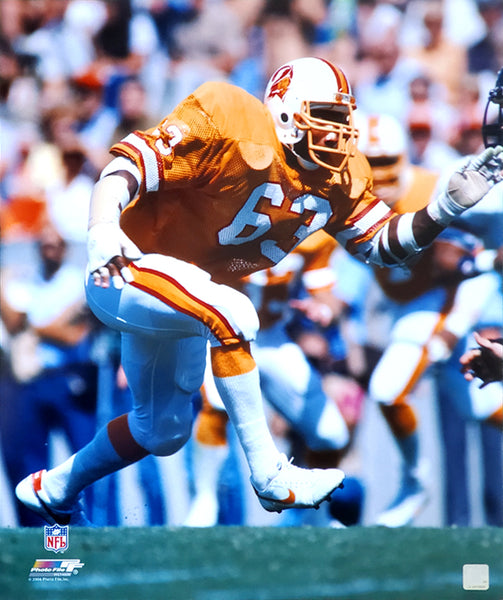 Lee Roy Selmon "Classic" (c.1979) Tampa Bay Buccaneers NFL Premium Poster Print - Photofile