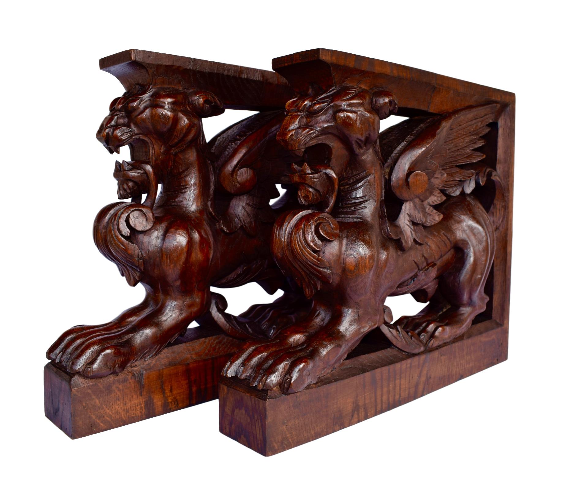 Griffin Corbels - Charmantiques