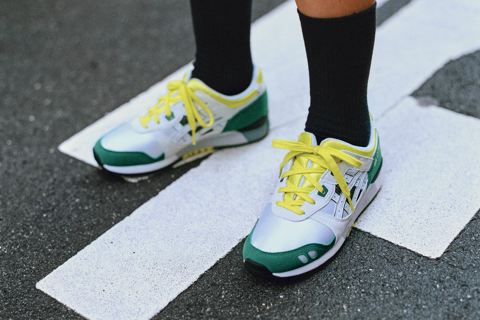 asics white yellow