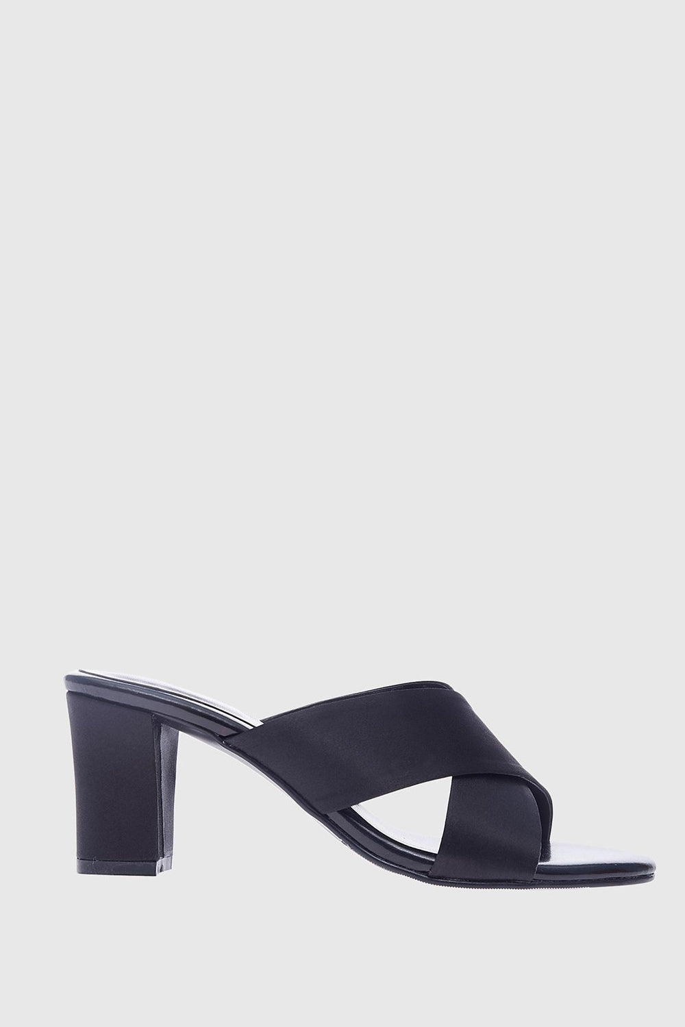Essential Criss-Cross Heels in Black