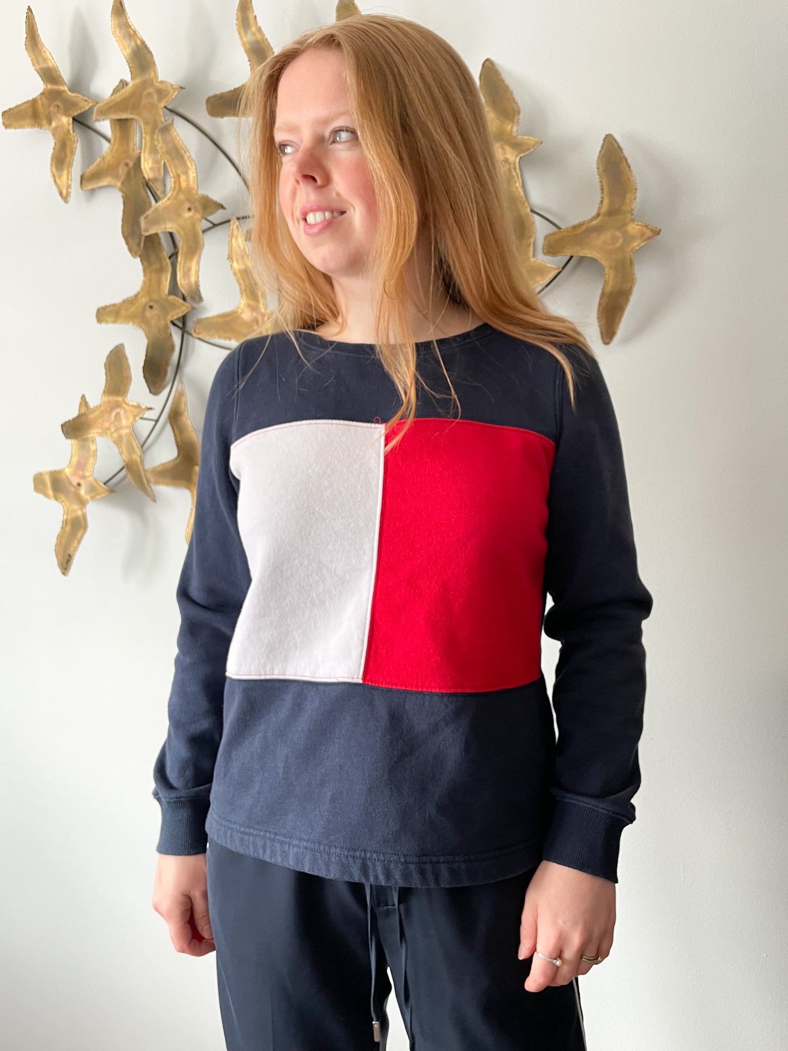 Allieret slange lyserød Tommy Hilfiger Long Sleeve Blue White And Red Sweater - Small – Le Prix  Fashion & Consulting