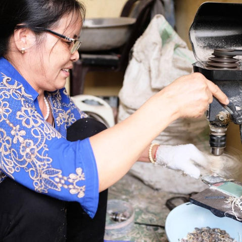 Vietnamese artisans making horn jewelry