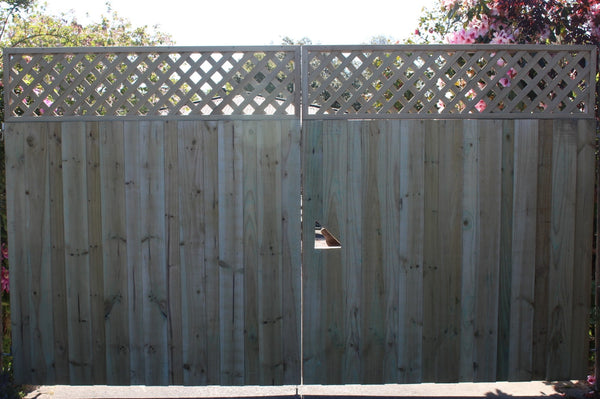 large board and batten driveway gates with trellis