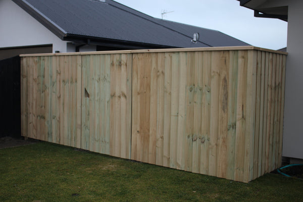paling-fence-with-cap-and-gate
