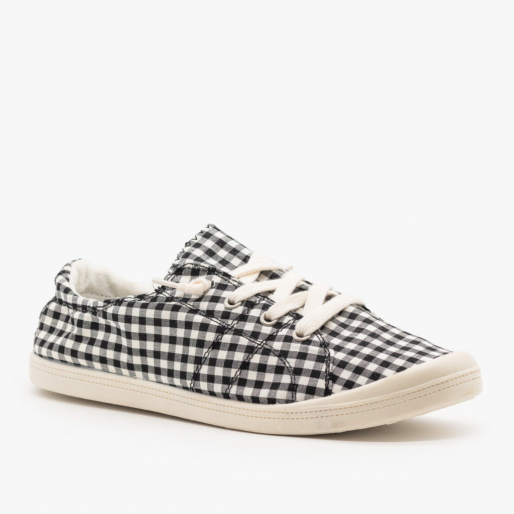 checkered canvas shoes