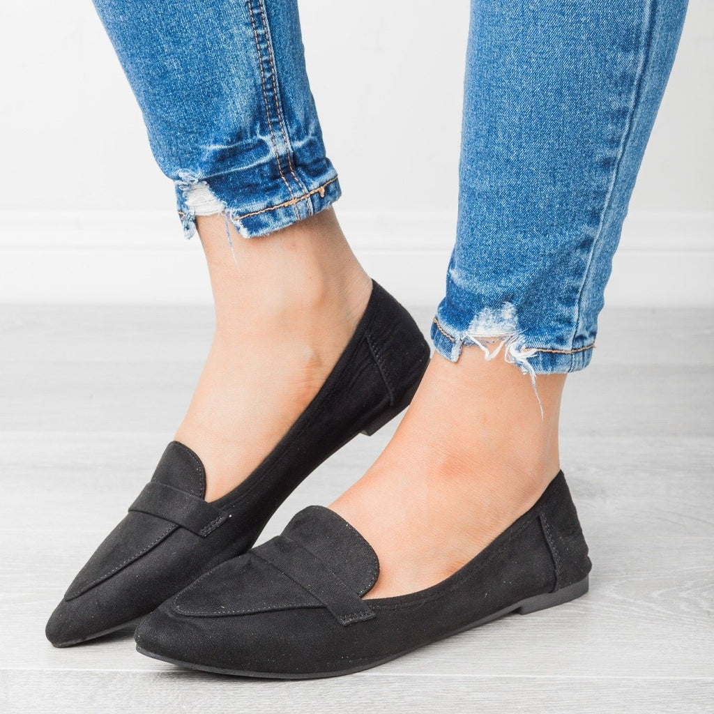 pointed loafer shoes