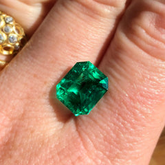 Chivor Colombian emerald of almost 5 carats
