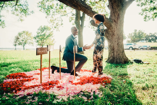 Proposing with the thin ring box