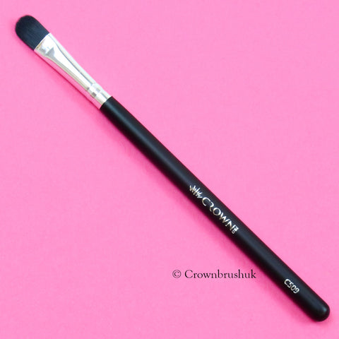 Which Makeup Brushes Do I Need? Concealer Brush
