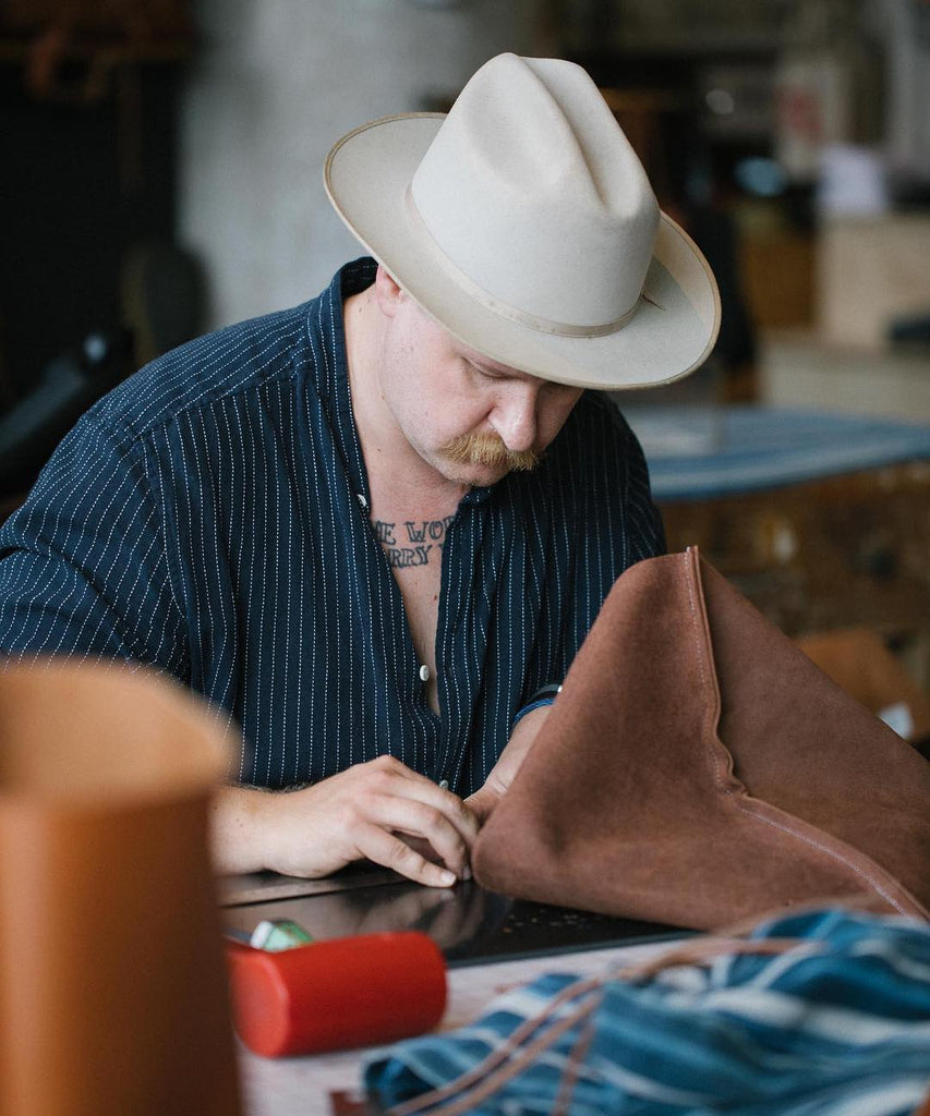  Preparing a tote for riveting