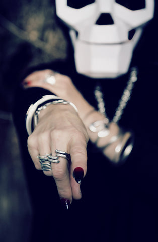 Annika-Rutlin-designer-jewellery-halloween-shoot-stef-kerswell-photography-pointing-finger-skull