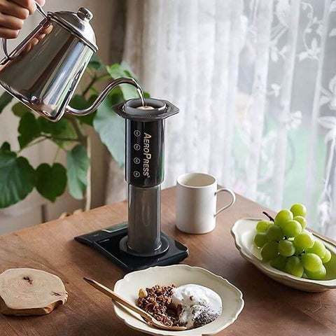 pouring water on aerobie aeropress