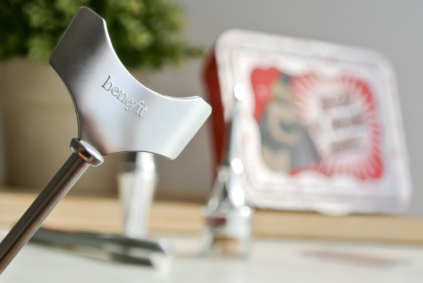 BENEFIT PRODUKTY NA OBOČÍ // RECENZE