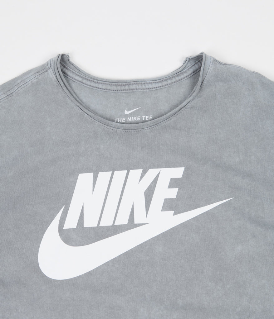 grey and white nike shirt