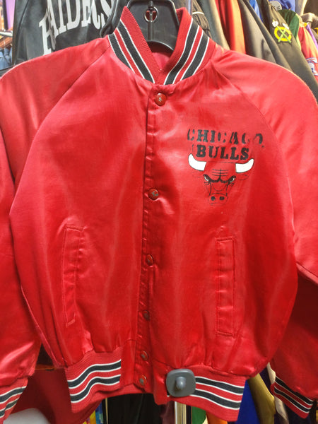 Vintage 80s CHICAGO BULLS NBA Chalk Line Back Print Nylon Jacket 10-12 –  XL3 VINTAGE CLOTHING
