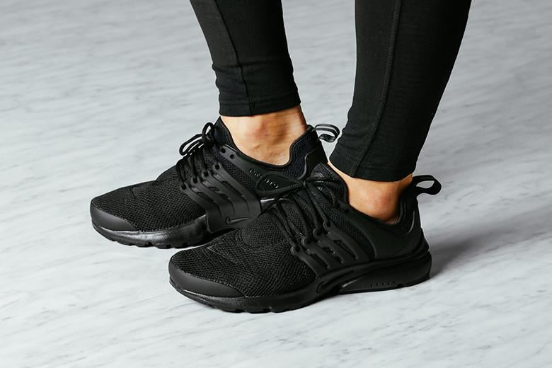 triple black nike air presto