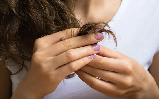 What Causes Hair Breakage and Split Ends?